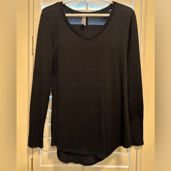 Black long soft thin sweater great with tank underneath - Picture 1 of 1